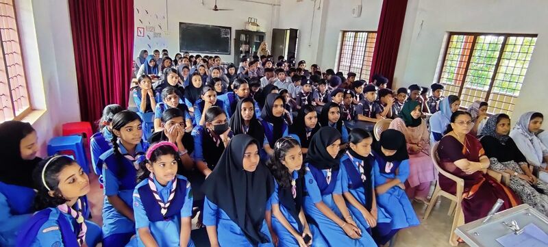 പ്രമാണം:18765-shool-class.jpg