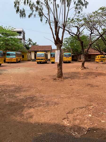 പ്രമാണം:19070 SCHOOL BUS.jpg