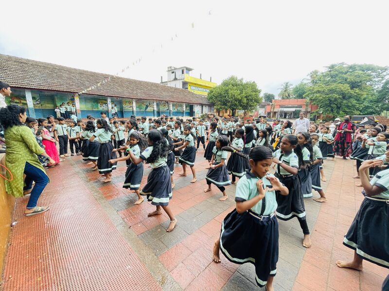 പ്രമാണം:19855 zumba9.jpg