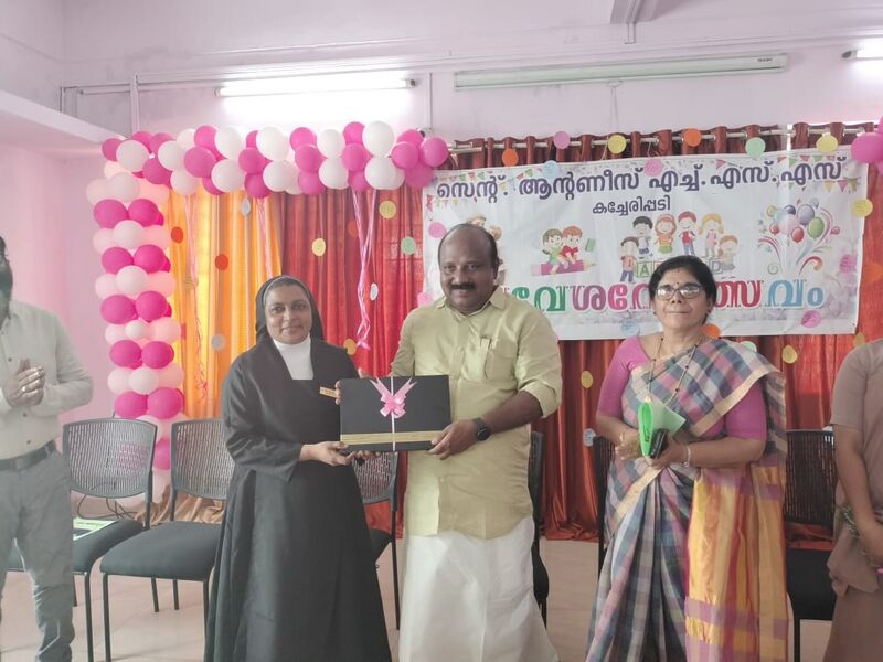 പ്രമാണം:26084 LAPTOP DONATION 2024-25.jpeg