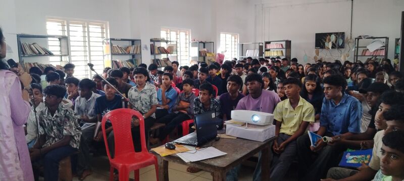 പ്രമാണം:27013 cyber security class.jpg