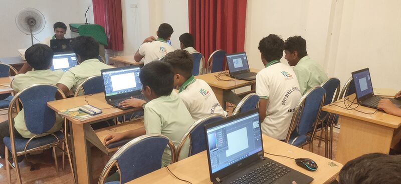 പ്രമാണം:34013lk ied class25c.jpg