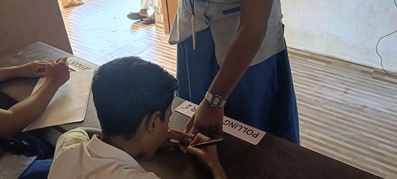 പ്രമാണം:35052 election class leader 2.jpg