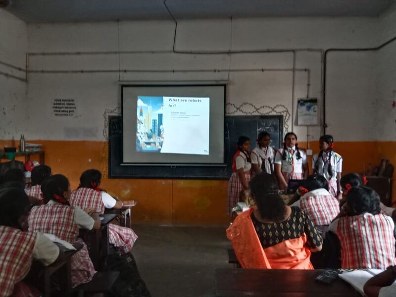 പ്രമാണം:41068 ROBOTIC CLASS FOR SSLC1.jpeg