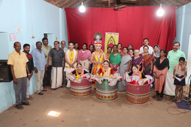 പ്രമാണം:41409 Manipuri dance 15.jpg