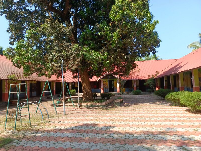 പ്രമാണം:43234 school image2.jpg