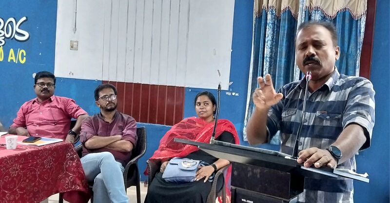 പ്രമാണം:44244 kaiyezhuth club ina.jpg