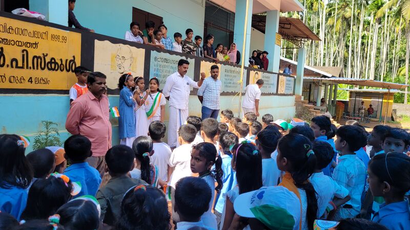 പ്രമാണം:48210hitech school.jpg