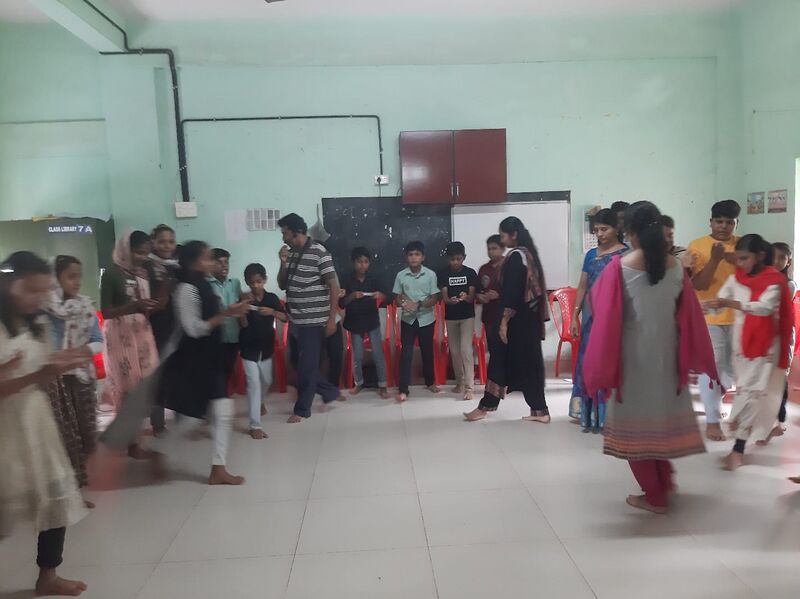 പ്രമാണം:48253 fun with english 3.jpeg