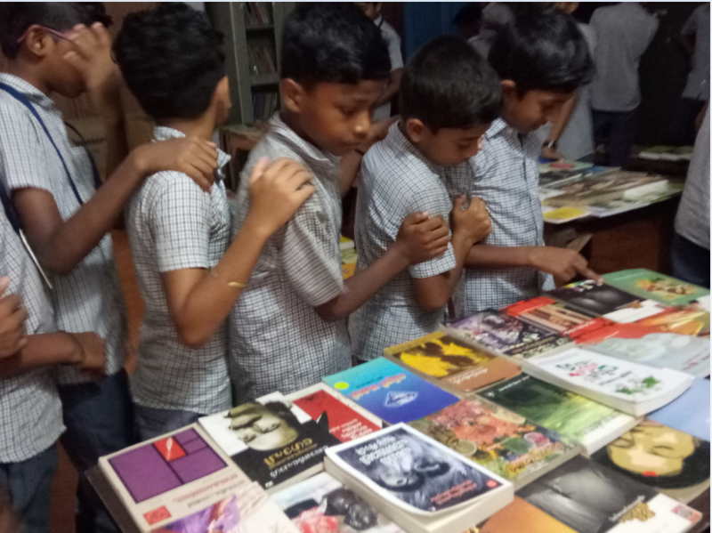 പ്രമാണം:Reading 48051.PNG