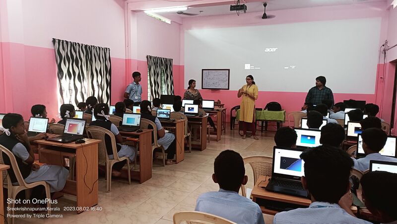 പ്രമാണം:TSR 22071 UNICEF VISIT 2.jpg