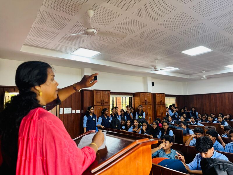 പ്രമാണം:13079 Club 1.jpg