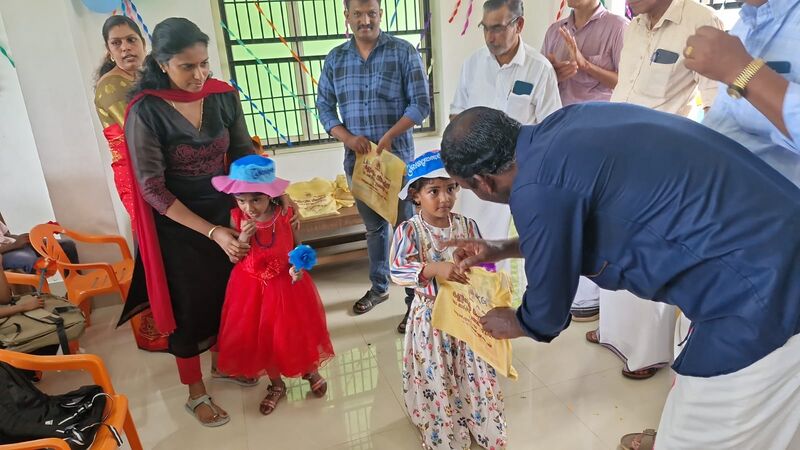 പ്രമാണം:13525 praveshanol.jpg