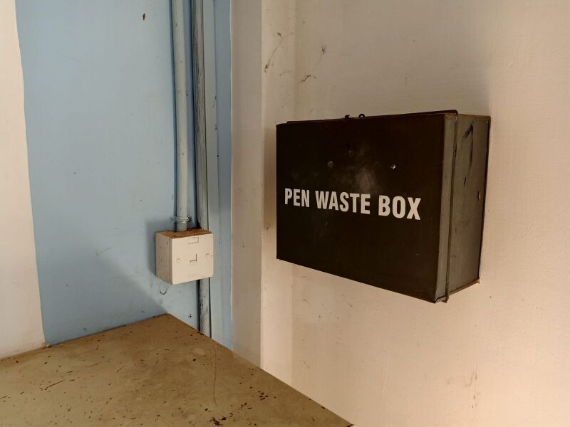 പ്രമാണം:19068 waste pen 1.jpeg