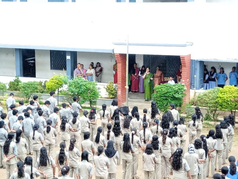 പ്രമാണം:21060 KHS ENGLISH ASSEMBLY1.jpg