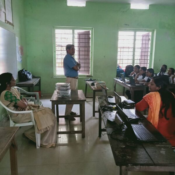 പ്രമാണം:34017 LK VISIT PRADEEP.jpeg