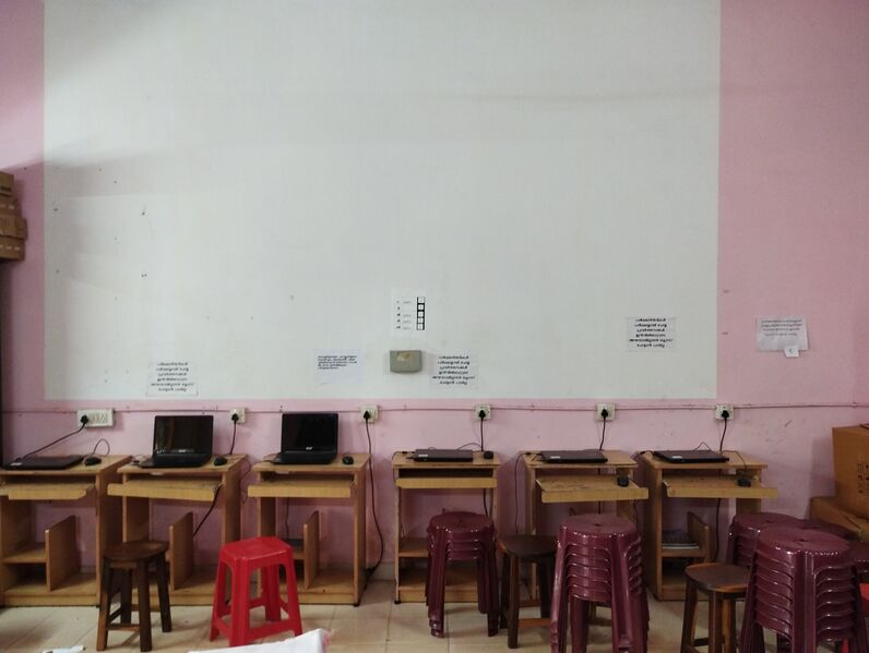 പ്രമാണം:40031 Hitech computer lab.jpg