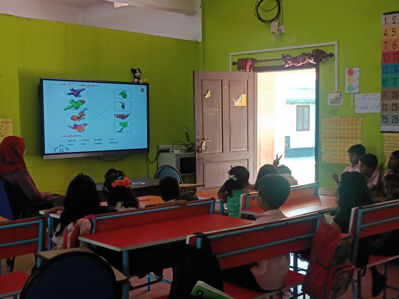 പ്രമാണം:40325- Hitech classroom.jpg