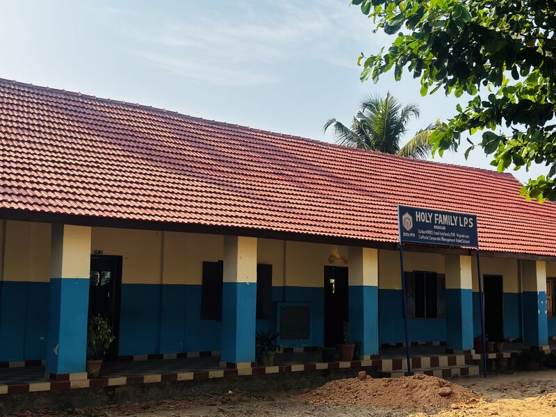 പ്രമാണം:41422-school-photo.jpg