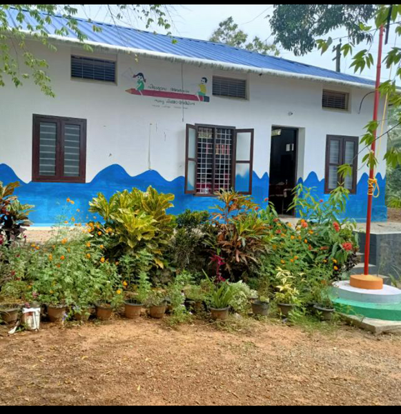 പ്രമാണം:42536 schoolphoto.png