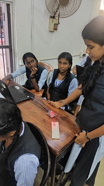 പ്രമാണം:46024 rlkoboticfest.jpg