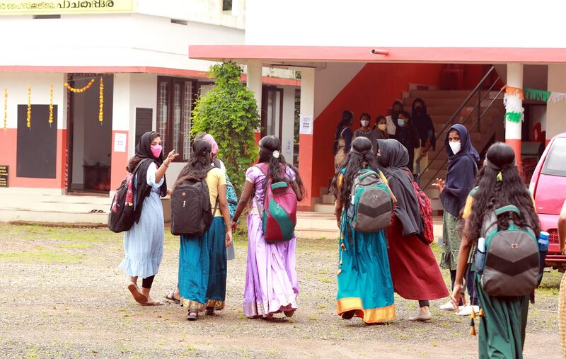 പ്രമാണം:BS21 EKM 25040 1.jpg