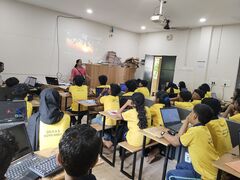 കേമ്പിൽ എക്സ്റ്റേണൽ ആർ പി സന്ധ്യാറാണി ടീച്ചർ ക്ലാസെടുക്കുന്നു