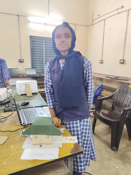 പ്രമാണം:19054 roboticexpo2.jpg