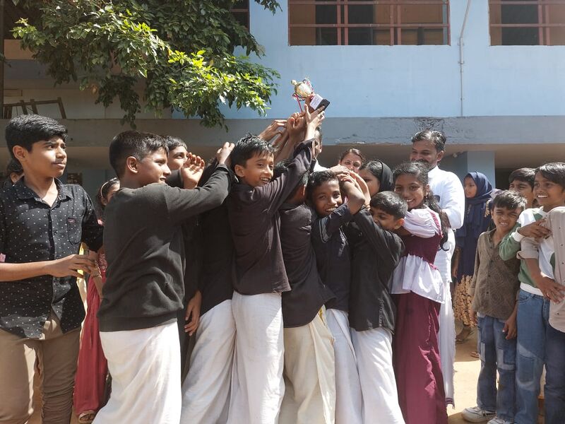 പ്രമാണം:20062 onam.jpg