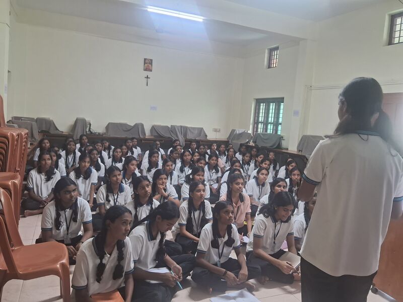 പ്രമാണം:23008 Little kites 106.jpg