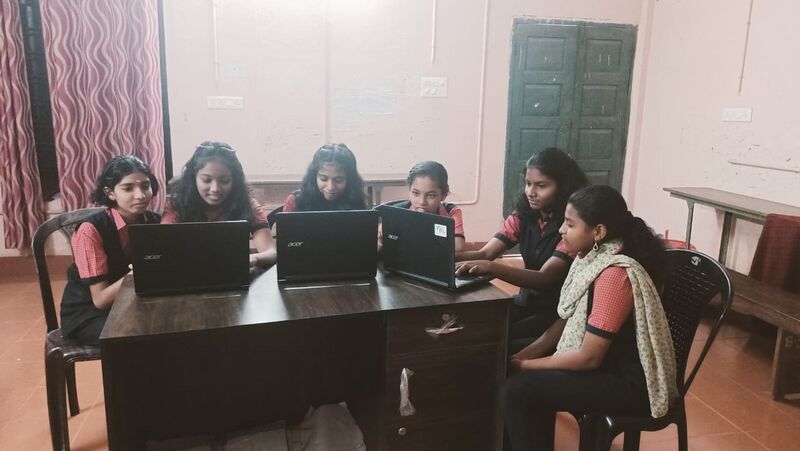 പ്രമാണം:23017 IT Lab.jpeg