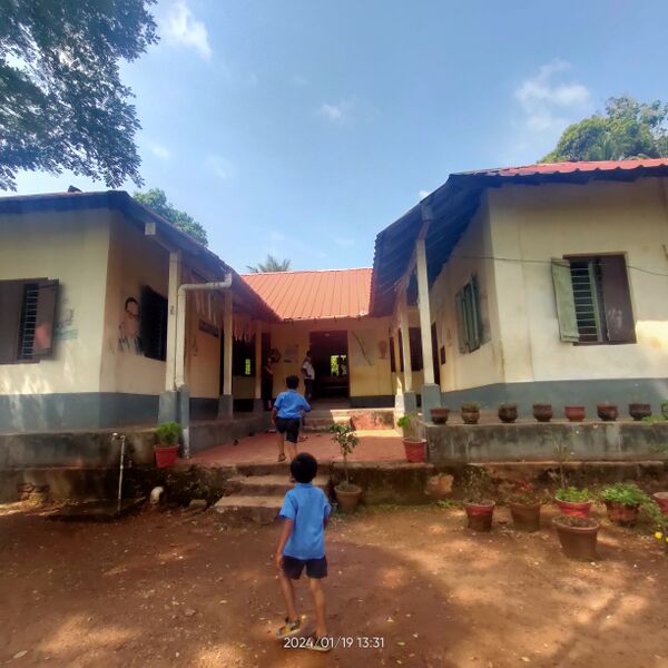 പ്രമാണം:31484-school front view.jpg