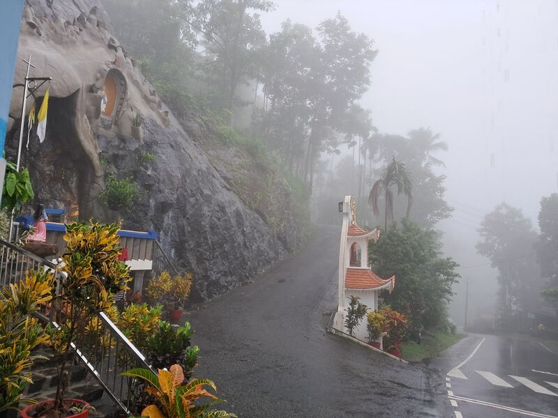 പ്രമാണം:32018 grotto.jpg