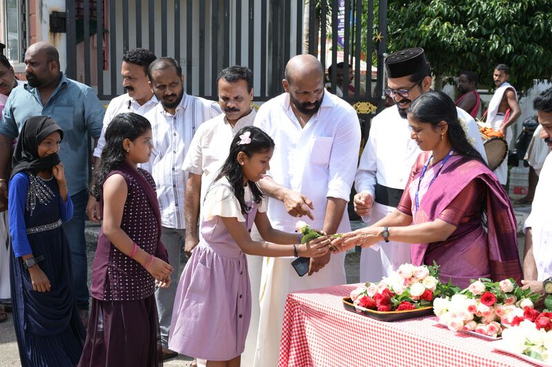 പ്രമാണം:36060 alp praveshanolsavam 18 n.jpg