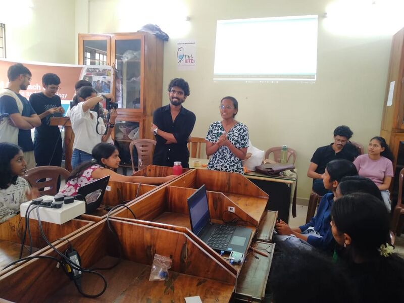 പ്രമാണം:42042 nirmaan01.jpg