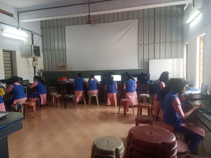 പ്രമാണം:44049 HSS Computer lab.jpg