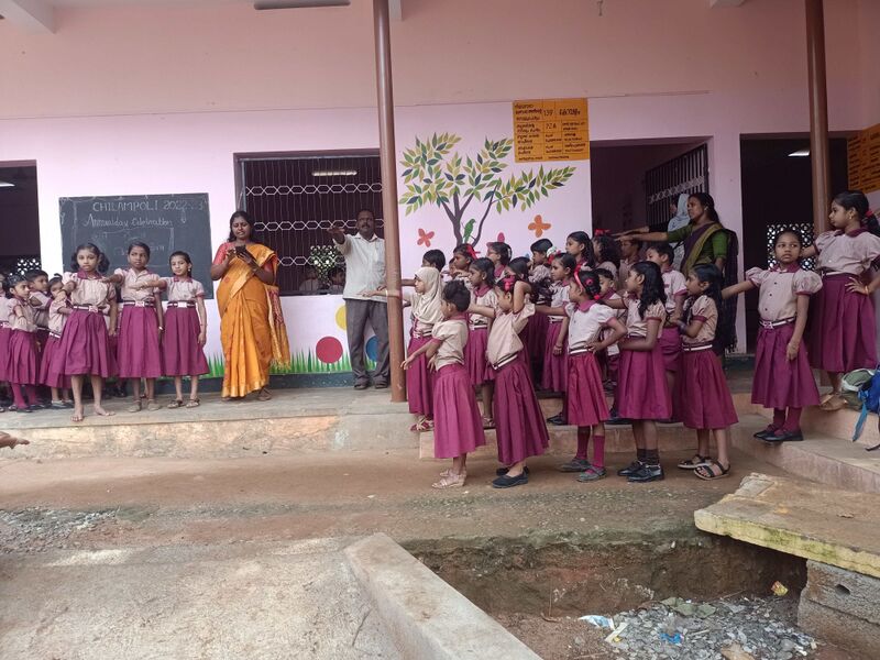 പ്രമാണം:44228-dinacharanam15.jpg