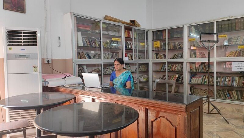 പ്രമാണം:AVHSS -SCHOOL LIBRARY.jpeg