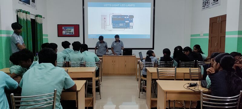 പ്രമാണം:ROBOTICS CLASS.jpg