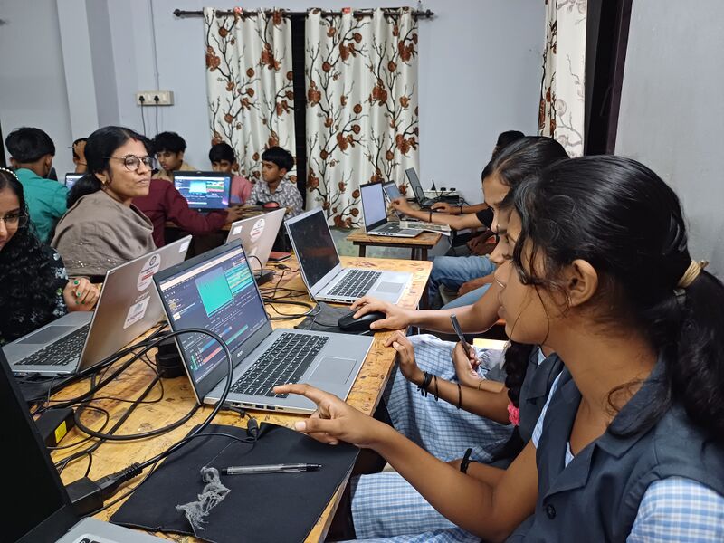 പ്രമാണം:STUDENTS IN LK CAMP.jpg