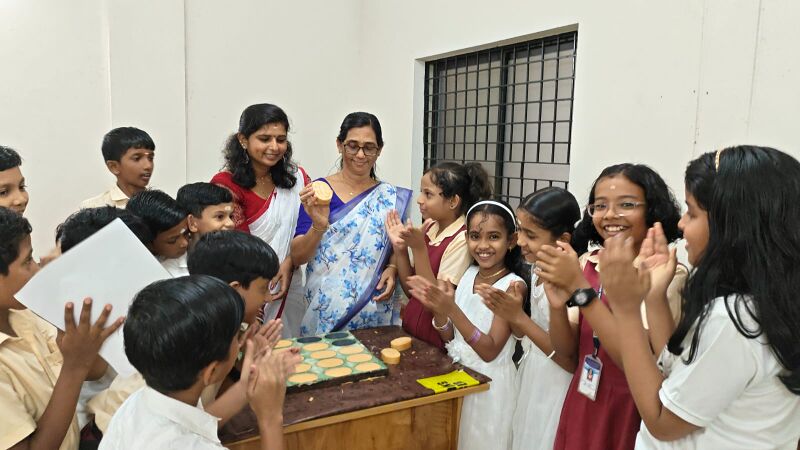 പ്രമാണം:12312 school soap.jpg