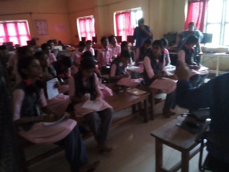 പ്രമാണം:13121 lunar quiz 1.jpg