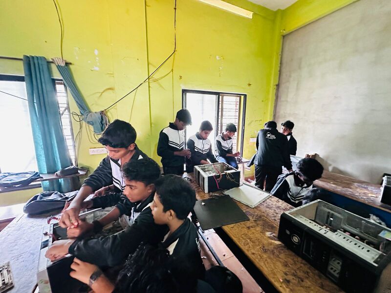 പ്രമാണം:16008 hardware 5..jpeg