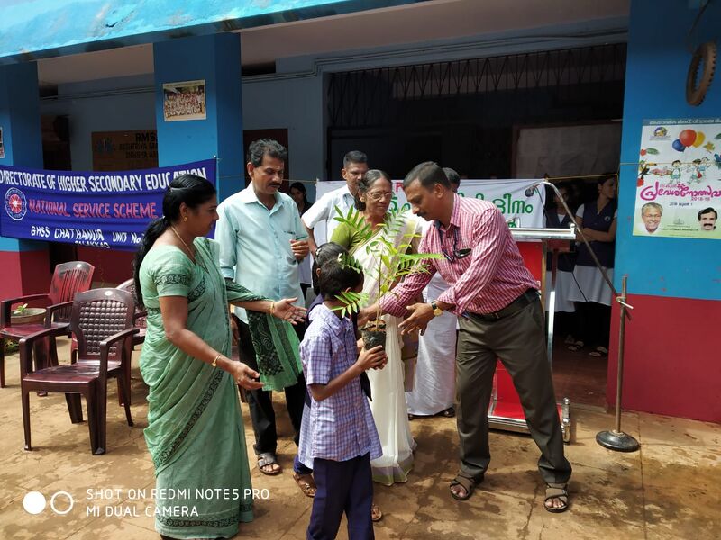 പ്രമാണം:20009-vrikkashathai vitharanam.jpeg