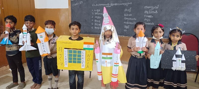 പ്രമാണം:21801 GLPS AGALI വർണകൂടാരം 18.jpg