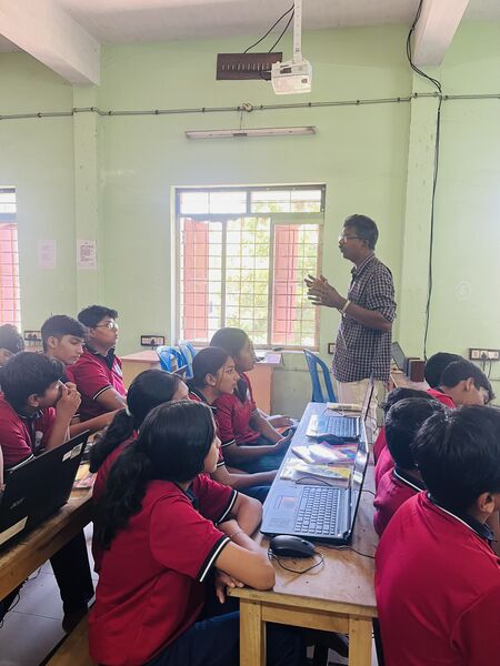 പ്രമാണം:34004- camp2.jpg