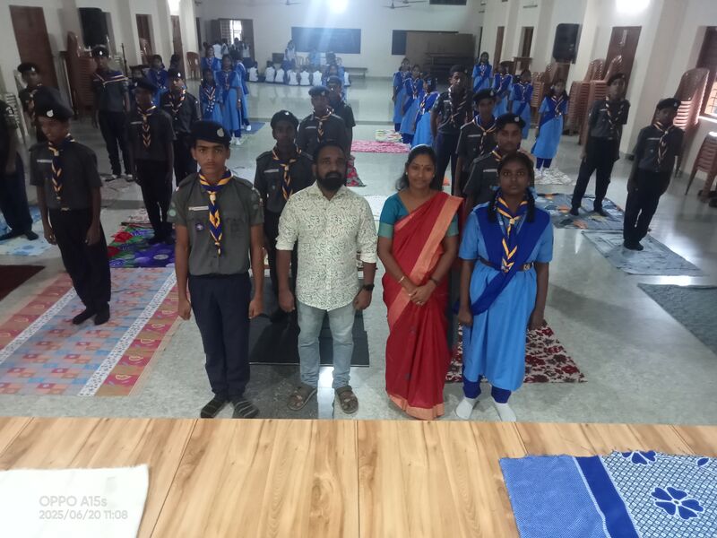 പ്രമാണം:35052 yoga scoutguide 2.jpg