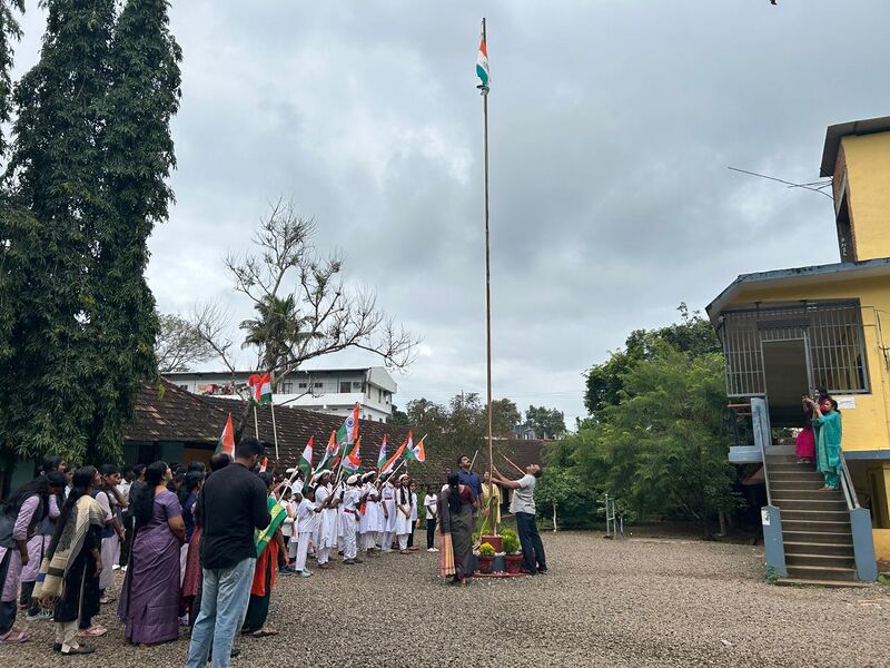 പ്രമാണം:36067 vhss kallissery..jpg