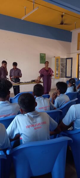 പ്രമാണം:38032 pta tinkering lab.jpg