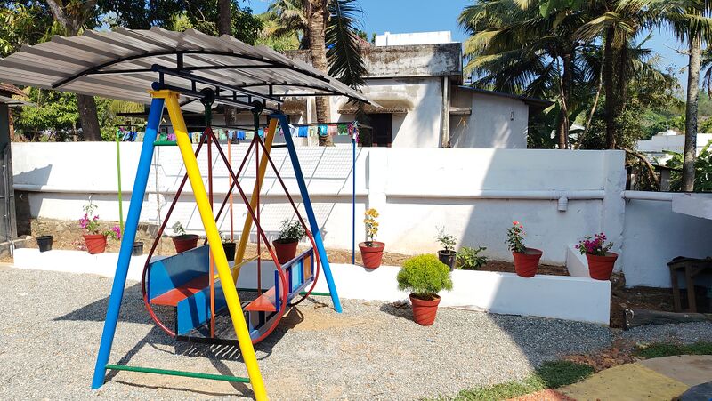 പ്രമാണം:42069 varnakoodaram2605.jpg